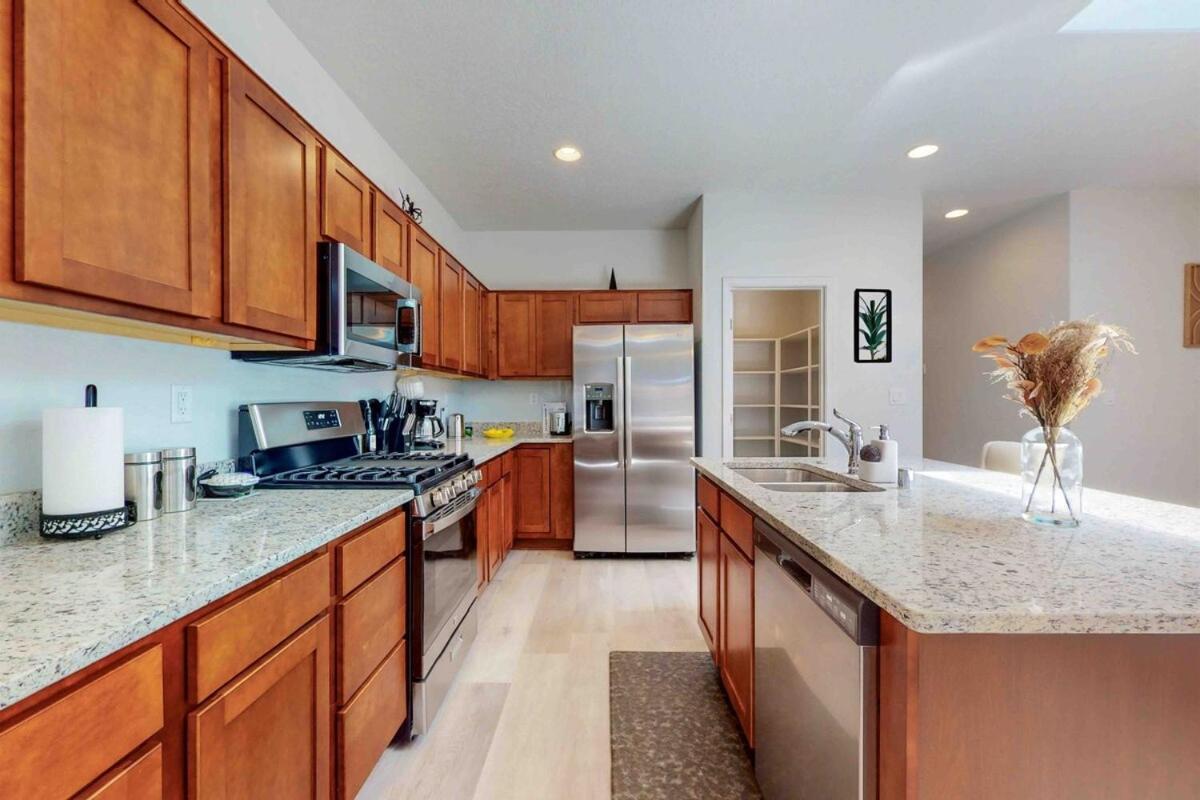 Modern Home 3Br Next To Airport, Netflix, Casino Албукерке Екстериор снимка